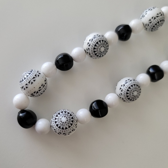 Vintage Black & White Necklace Ball Beads Unique Pattern #584 - Picture 9 of 9